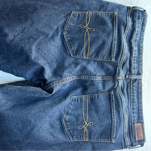 Denizen from Levi's Women's Dark Blue Boot Cut Jeans Plus Size 16 - Picture 6 of 8